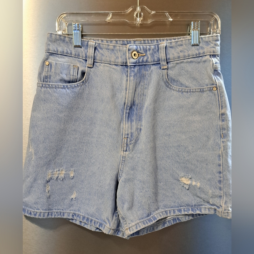 Ladies Zara Shorts Denim High Rise Distressed Shorts (Size 6) Beach City Casual